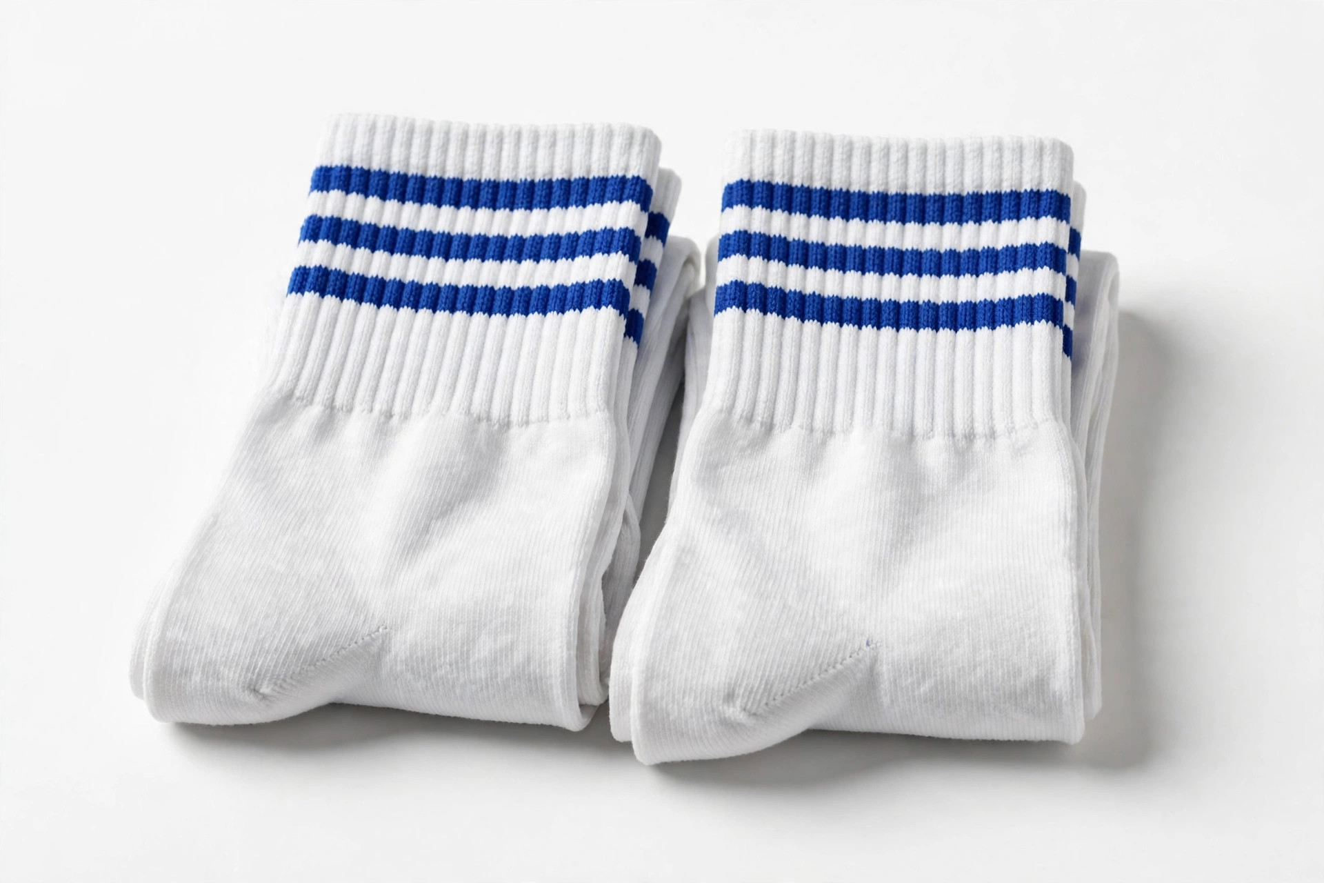 Aero Stripe white ankle socks with blue stripes, folded pair